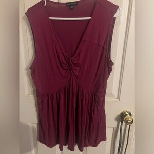 Sleeveless top blouse in burgundy color
Plus size 18/20
